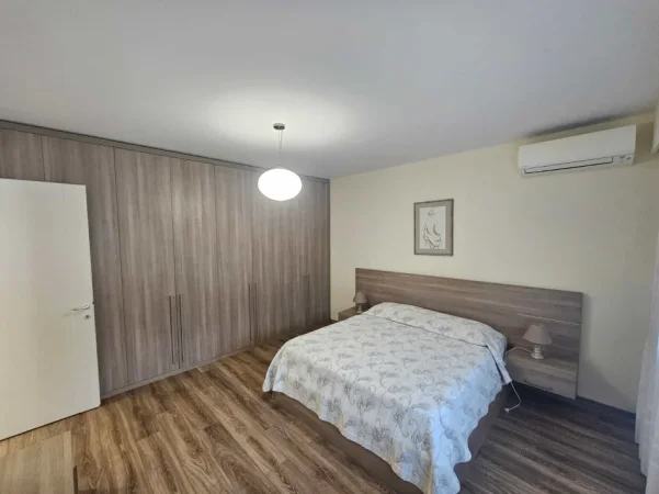 Tirane, jepet me qera apartament 2+1 Kati 2, 130 m² 1.500 € (Teg)
