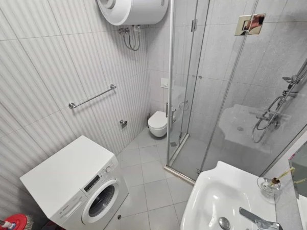 Tirane, jepet me qera apartament 2+1 Kati 2, 130 m² 1.500 € (Teg)