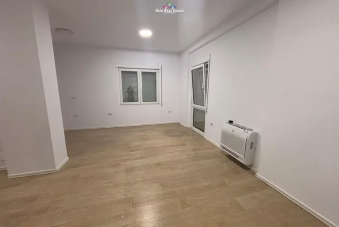 Tirane, jepet me qera zyre Kati 3, 97 m² 850 € (Prane Universitetit Barleti)