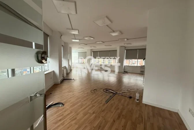 Tirane, jepet me qera zyre Kati 4, 230 m² 3.500 € (Stadiumi dinamo)