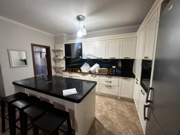Tirane, shitet apartament 2+1+2 Kati 3, 140 m² 265.000 € (Colombo 2 , LIQENI I THATE)
