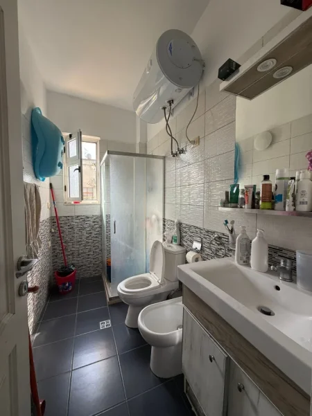 Tirane, shitet apartament 1+1 Kati 4, 60 m² 120.000 € (Shkolla Harry Fultz ne Don Bosko)