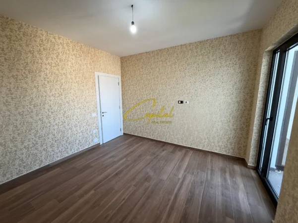 Tirane, jepet me qera zyre Kati 9, 81 m² 500 € (FARMACIA 10)