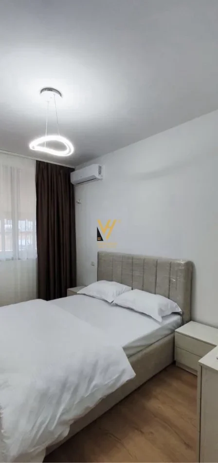 Tirane, jepet me qera apartament 1+1+Ballkon Kati 5, 85 m² 720 € (RRUGA E KAVAJES)