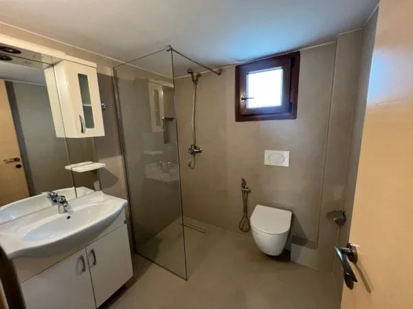 Qera, Duplex , Kompleksi Mangalem, Tiranë - 1300€ | 170 m²