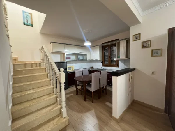 Qera, Duplex , Kompleksi Mangalem, Tiranë - 1300€ | 170 m²
