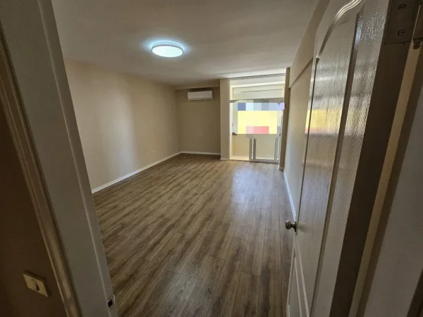 Tirane, jepet me qera zyre Kati 4, 130 m² 1.040 € (Qender)