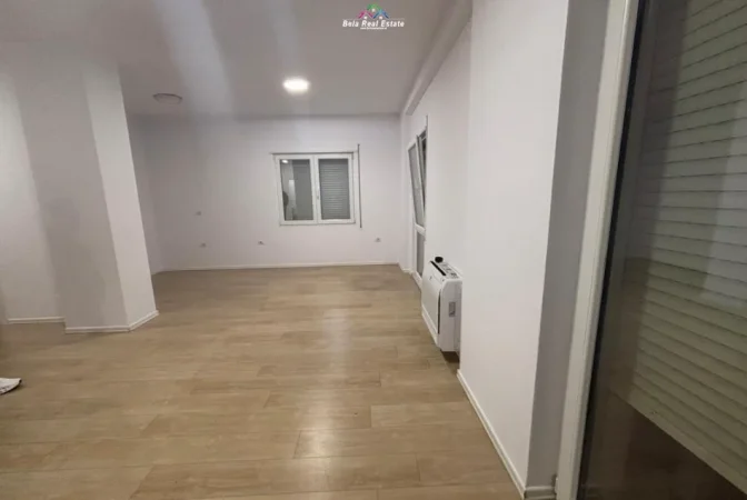 Tirane, jepet me qera zyre Kati 3, 97 m² 850 € (Rruga e Kosovareve)
