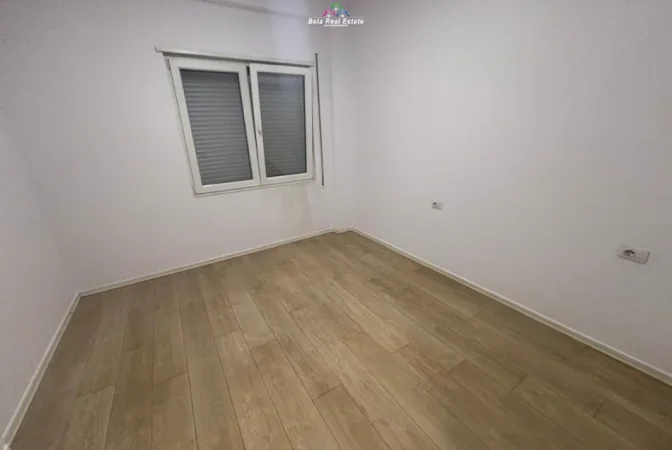 Tirane, jepet me qera zyre Kati 3, 97 m² 850 € (Rruga e Kosovareve)