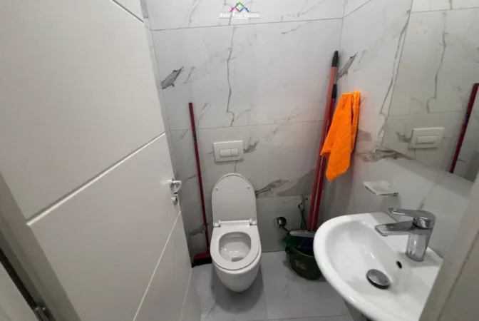 Tirane, jepet me qera zyre Kati 3, 97 m² 850 € (Rruga e Kosovareve)