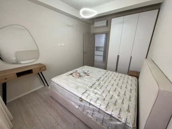 Tirane, jepet me qera apartament 1+1+Ballkon Kati 2, 75 m² 670 € (River Rezidence)