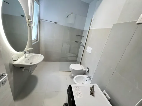 Tirane, jepet me qera apartament 2+1+Ballkon Kati 6, 97 m² 780 € (River Rezidence)