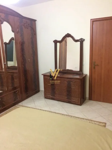 Tirane, jepet me qera apartament 3+1+Ballkon Kati 5, 120 m² 770 € (JORDAN MISJA)