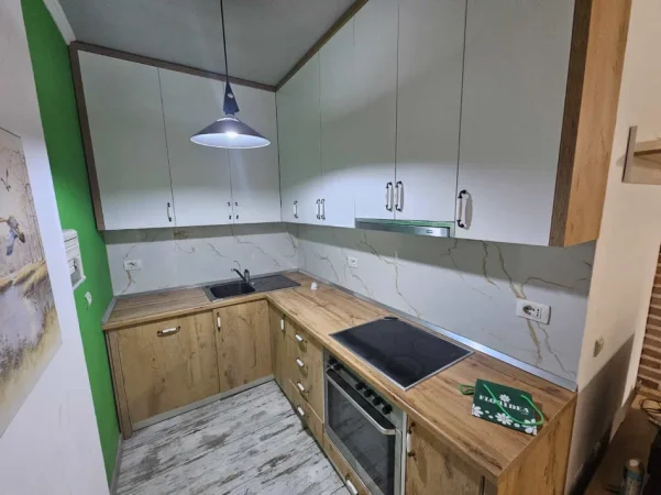 Tirane, jepet me qera apartament 2+1 Kati 8, 100 m² 700 € (tish dahija)