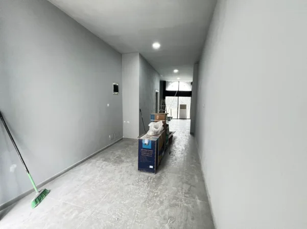 Tirane, jepet me qera zyre Kati 1, 40 m² 470 € (River Rezidence)