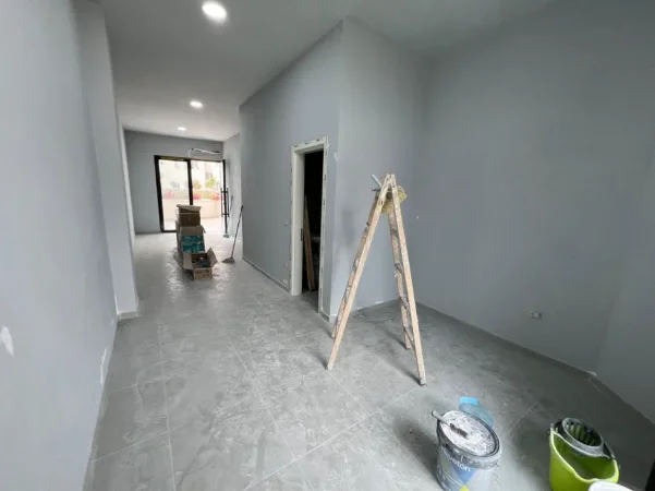 Tirane, jepet me qera zyre Kati 1, 40 m² 470 € (River Rezidence)