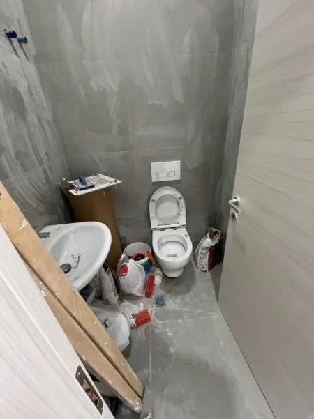 Tirane, jepet me qera zyre Kati 1, 40 m² 470 € (River Rezidence)