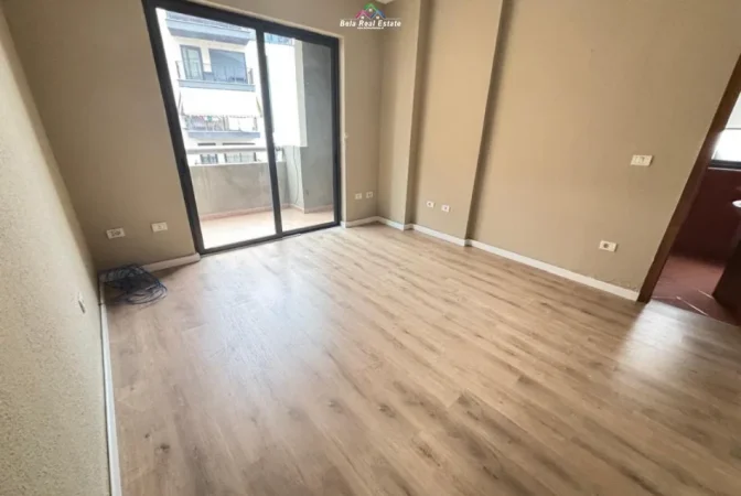 Tirane, jepet me qera zyre Kati 6, 122 m² 1.300 € (rruga e kosovareve)