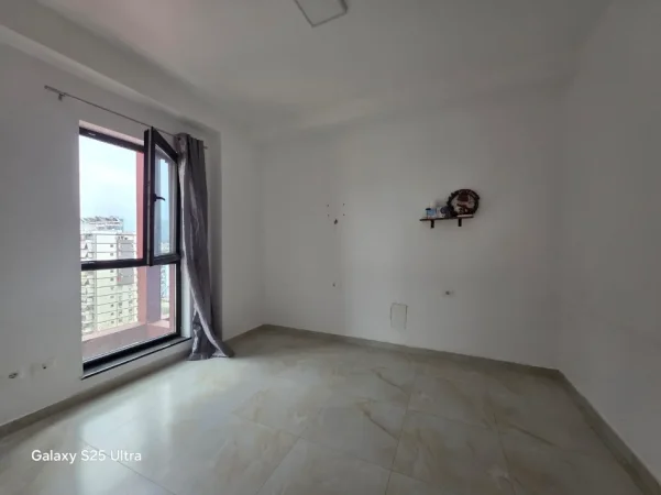 Tirane, jepet me qera zyre , 110 m² 1.000 € (Rruga e Kavajes)