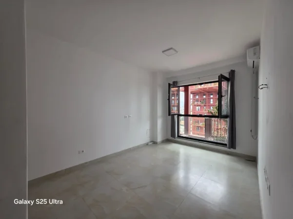 Tirane, jepet me qera zyre , 110 m² 1.000 € (Rruga e Kavajes)