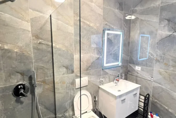 Tirane, jepet me qera apartament 1+1+Ballkon Kati 2, 60 m² 680 € (bulevardi zogu i pare)