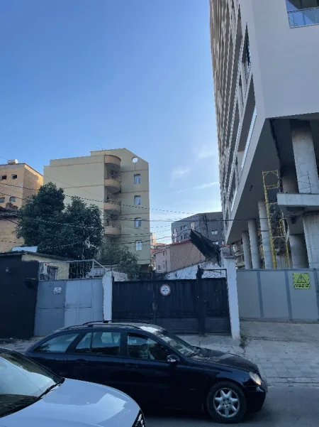 Tirane, jepet me qera apartament 1+1+Ballkon Kati 1, 65 m² 630 € (Rruga mine peza)