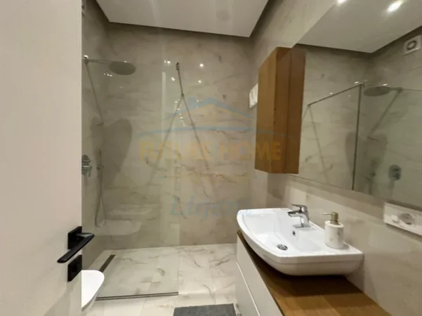 Tirane, jepet me qera apartament 1+1+Ballkon Kati 2, 90 m² 850 € (Kompleksi Delijorgji)