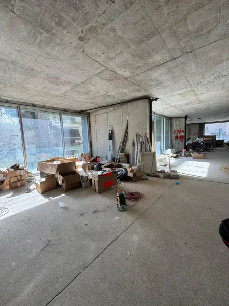 Tirane, jepet me qera zyre Kati 1, 265 m² 9.300 € (PRANE GARDES)