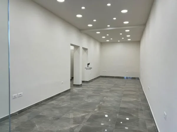 Tirane, jepet me qera dyqan Kati 0, 70 m² 2.500 € (STADIUMI DINAMO)