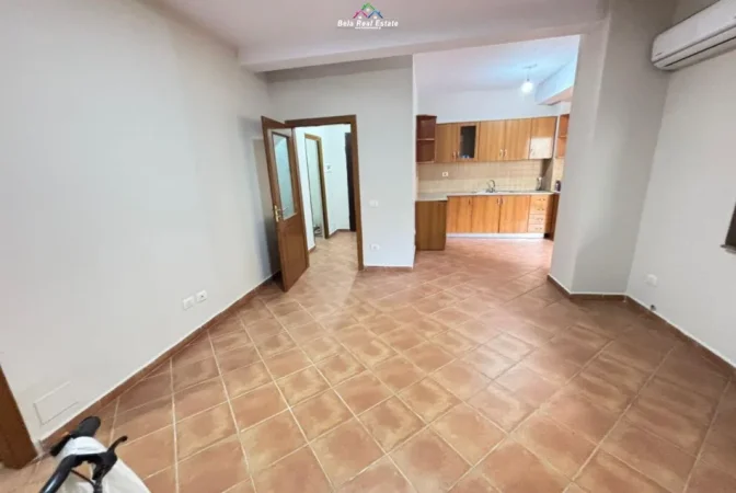 Tirane, jepet me qera zyre Kati 3, 140 m² 830 € (komuna e parisit)