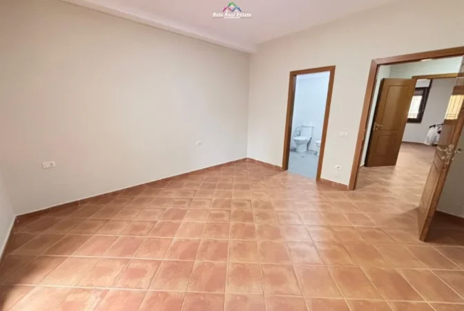 Tirane, jepet me qera zyre Kati 3, 140 m² 830 € (komuna e parisit)