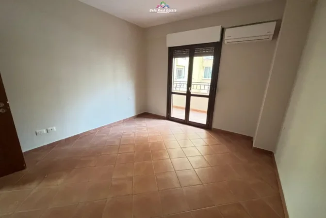 Tirane, jepet me qera zyre Kati 3, 140 m² 830 € (komuna e parisit)