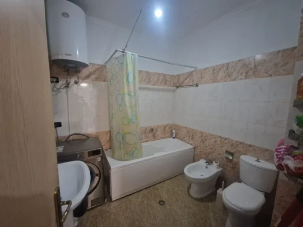 Tirane, jepet me qera apartament 2+1+Ballkon Kati 4, 110 m² 450 € (Astir)