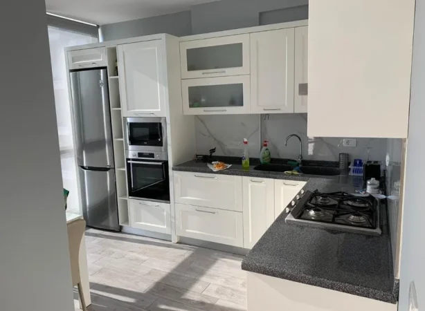 Tirane, jepet me qera apartament 2+1 Kati 6, 80 m² 650 € (ISH FUSHA E AVIACIONIT)