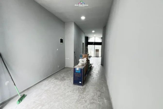 Tirane, jepet me qera zyre Kati 1, 40 m² 470 € (river residenc)
