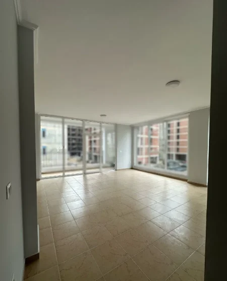 Tirane, jepet me qera zyre Kati 2, 120 m² 1.500 € (bulevardi i ri)