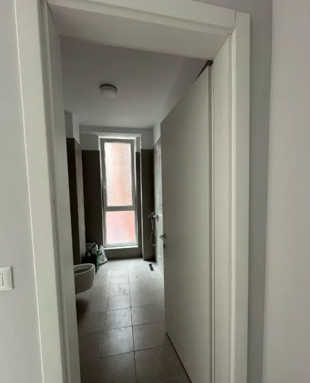 Tirane, jepet me qera zyre Kati 2, 120 m² 1.500 € (bulevardi i ri)