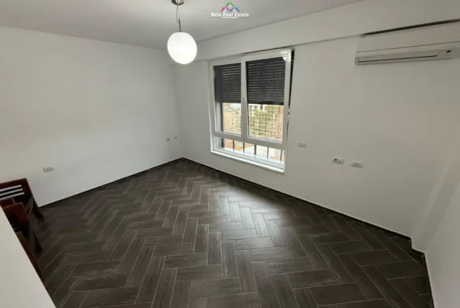Shqiperi, jepet me qera zyre Kati 9, 92 m² 700 € (myslym shyr)