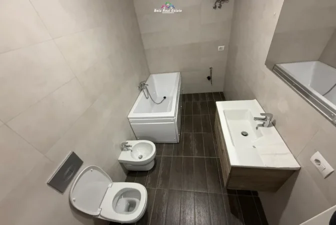 Shqiperi, jepet me qera zyre Kati 9, 92 m² 700 € (myslym shyr)