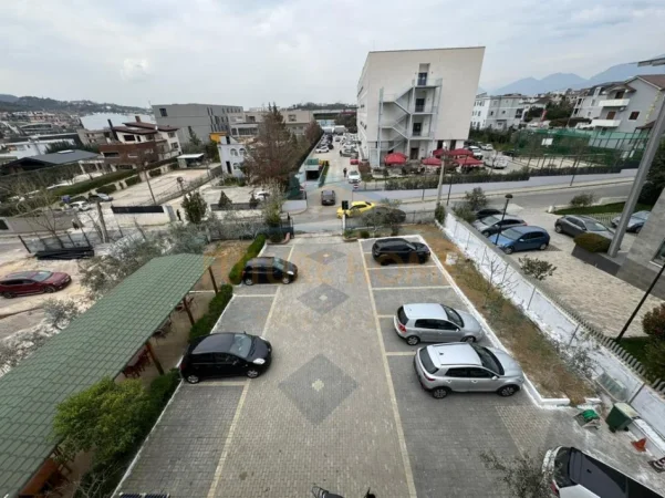 Tirane, jepet me qera ambjent biznesi Kati 0, 1.399 m² 15.000 € (LUNDER)