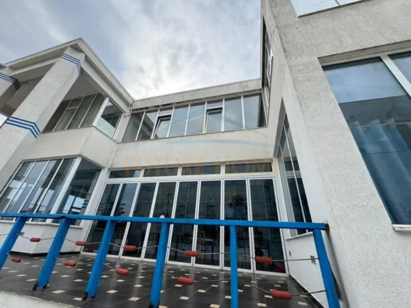 Tirane, jepet me qera ambjent biznesi Kati 0, 1.399 m² 15.000 € (LUNDER)
