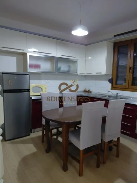Tirane, jepet me qera apartament duplex 5+1+Ballkon Kati 2, 170 m² 1.200 € (ali demi)