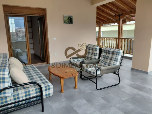 Tirane, jepet me qera apartament duplex 5+1+Ballkon Kati 2, 170 m² 1.200 € (ali demi)