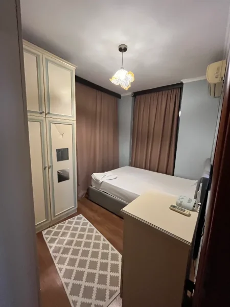 Tirane, jepet me qera nga Pronari, pa-komision garsonier 1+1 Kati 1, 38 m² 450 € (Shkolla e mesme e gjuheve te huaja)