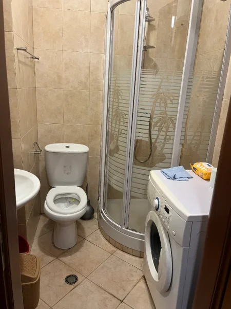 Tirane, jepet me qera nga Pronari, pa-komision garsonier 1+1 Kati 1, 38 m² 450 € (Shkolla e mesme e gjuheve te huaja)