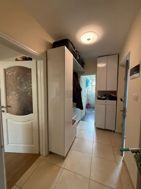 Tirane, shitet apartament 1+1+Ballkon Kati 4, 60 m² 