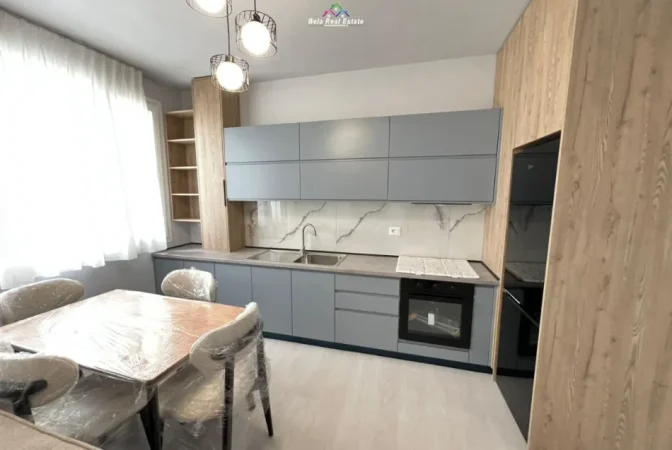 Tirane, jepet me qera apartament 2+1 Kati 7, 97 m² 780 € (Rruga Fejzi Himzo)