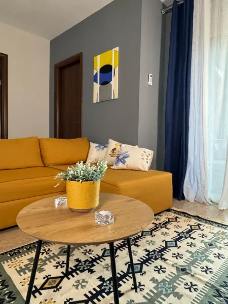 Tirane, jepet me qera apartament 2+1 Kati 4, 85 m² 650 € (BLLOKU)