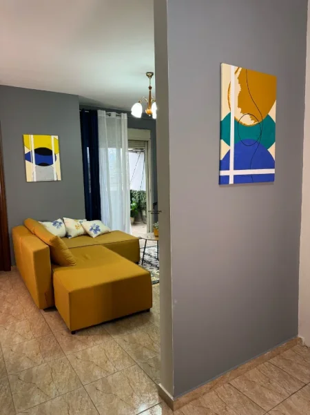 Tirane, jepet me qera apartament 2+1 Kati 4, 85 m² 650 € (BLLOKU)