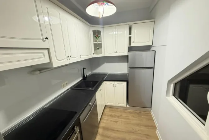 Tirane, jepet me qera zyre Kati 4, 130 m² 1.000 € (qender)